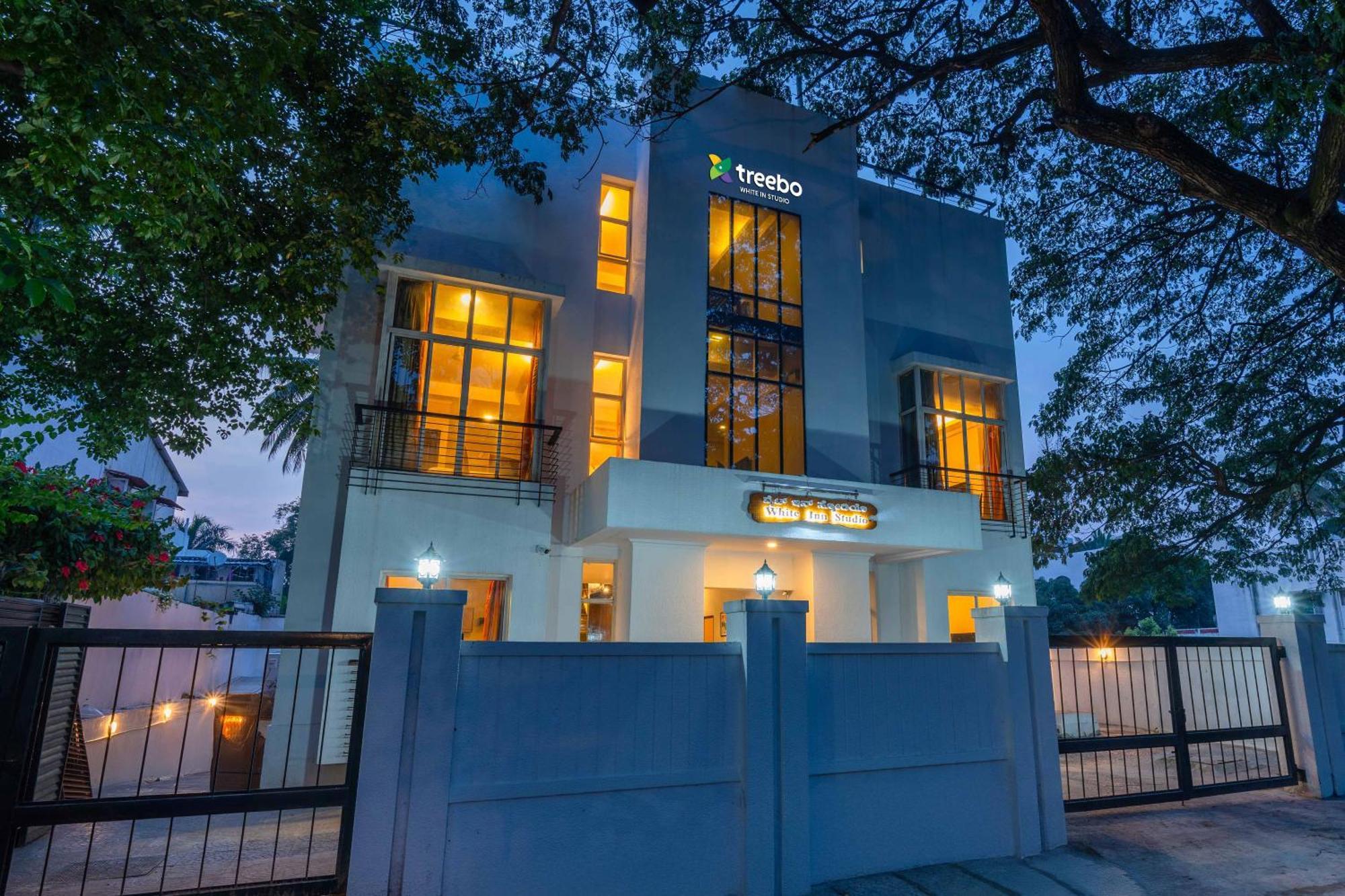 Treebo Ivory White Inn Bangalore Buitenkant foto