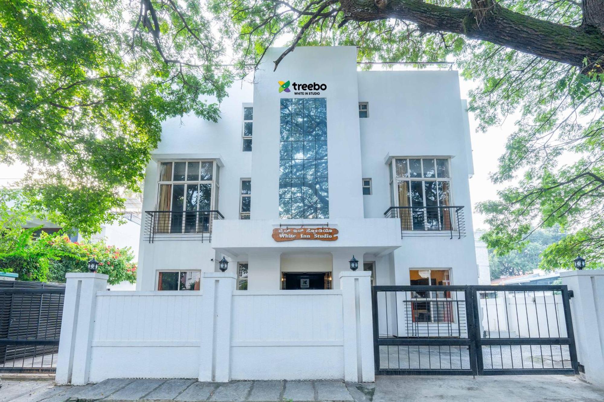 Treebo Ivory White Inn Bangalore Buitenkant foto